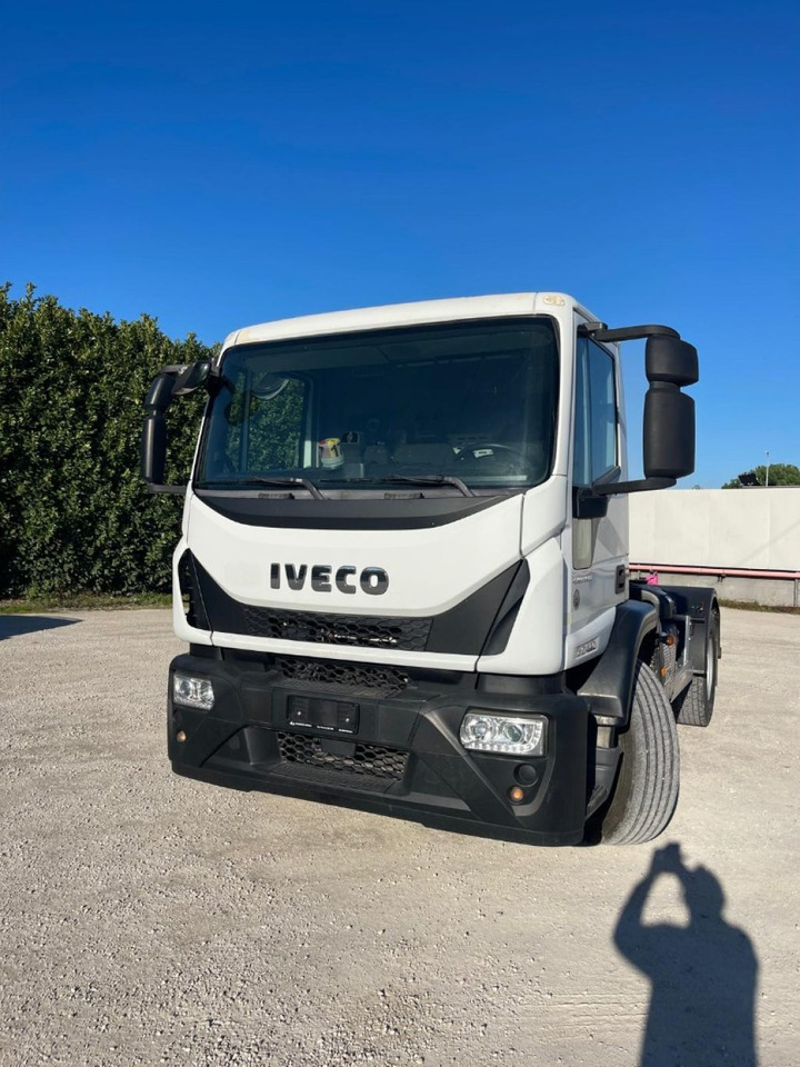 IVECO EUROCARGO 180E25 CON SCARRABILE NUOVO - Kamion sa hidrauličnom kukom: slika 1 IVECO EUROCARGO 180E25 CON SCARRABILE NUOVO - Kamion sa hidrauličnom kukom: slika 1