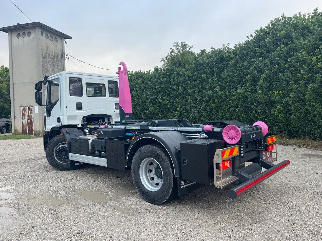 IVECO EUROCARGO 180K32 SCARRABILE NUOVO - Kamion sa hidrauličnom kukom: slika 3 IVECO EUROCARGO 180K32 SCARRABILE NUOVO - Kamion sa hidrauličnom kukom: slika 3