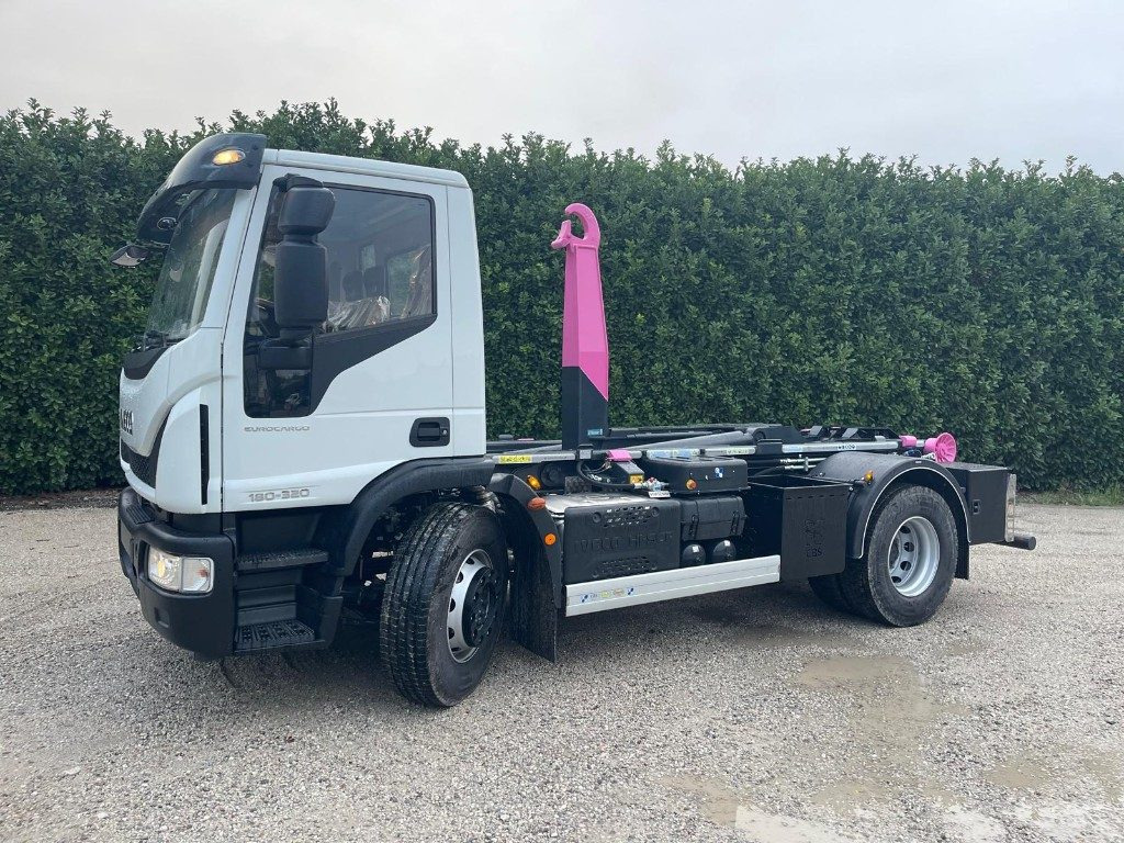 IVECO EUROCARGO 180K32 SCARRABILE NUOVO - Kamion sa hidrauličnom kukom: slika 2 IVECO EUROCARGO 180K32 SCARRABILE NUOVO - Kamion sa hidrauličnom kukom: slika 2