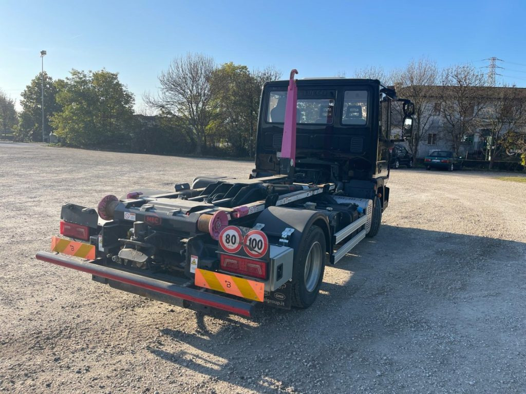 Kamion sa hidrauličnom kukom IVECO EUROCARGO 75E18 CON SCARRABILE NUOVO: slika 6 Kamion sa hidrauličnom kukom IVECO EUROCARGO 75E18 CON SCARRABILE NUOVO: slika 6