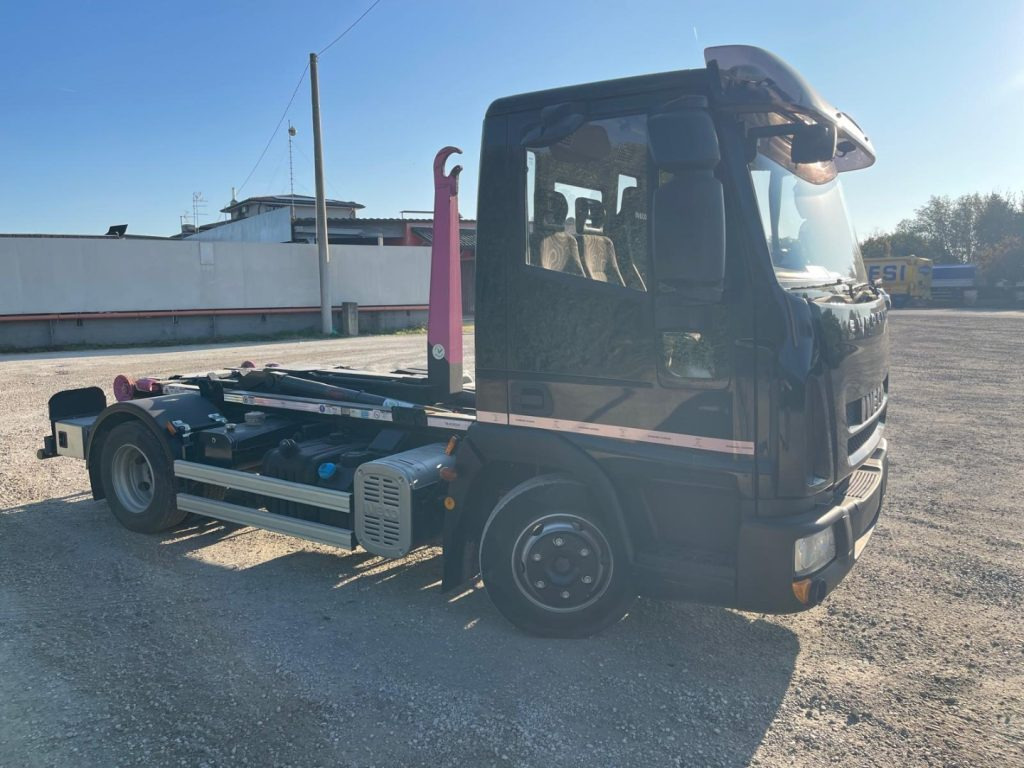 Kamion sa hidrauličnom kukom IVECO EUROCARGO 75E18 CON SCARRABILE NUOVO: slika 8 Kamion sa hidrauličnom kukom IVECO EUROCARGO 75E18 CON SCARRABILE NUOVO: slika 8