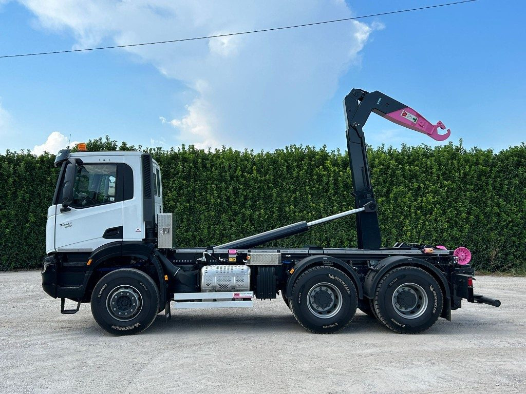 IVECO TRAKKER T-WAY AD380T NUOVO SCARRABILE - Kamion sa hidrauličnom kukom: slika 2 IVECO TRAKKER T-WAY AD380T NUOVO SCARRABILE - Kamion sa hidrauličnom kukom: slika 2
