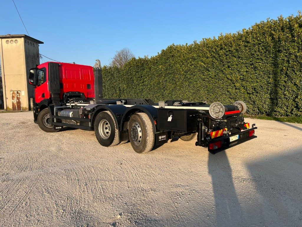 IVECO X-WAY AD260 NUOVO TARGATO SCARRABILE - Kamion sa hidrauličnom kukom: slika 3 IVECO X-WAY AD260 NUOVO TARGATO SCARRABILE - Kamion sa hidrauličnom kukom: slika 3
