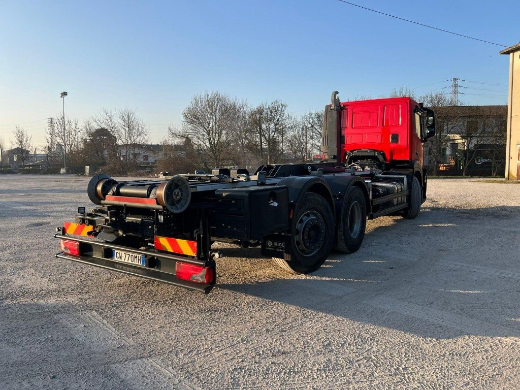 IVECO X-WAY AD260 NUOVO TARGATO SCARRABILE - Kamion sa hidrauličnom kukom: slika 4 IVECO X-WAY AD260 NUOVO TARGATO SCARRABILE - Kamion sa hidrauličnom kukom: slika 4