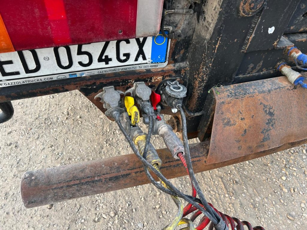 MAN TGX 26.440 SCARRABILE CON GRU - Kamion sa hidrauličnom kukom: slika 5 MAN TGX 26.440 SCARRABILE CON GRU - Kamion sa hidrauličnom kukom: slika 5