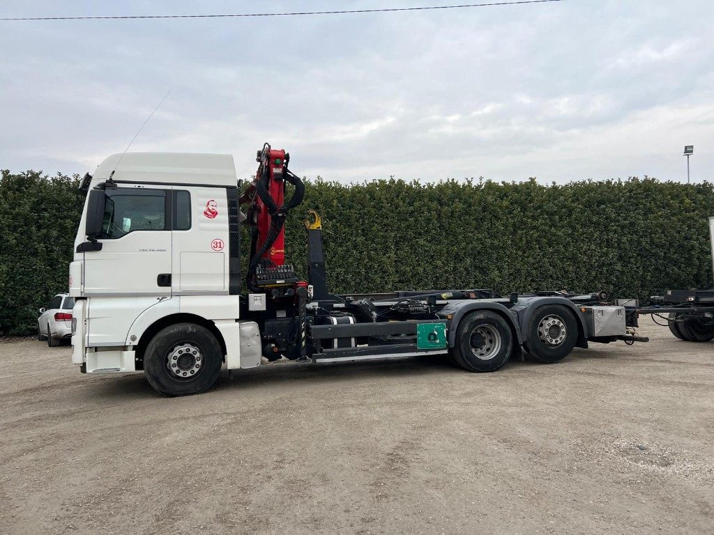 MAN TGX 26.480 SCARRABILE CON GRU - Kamion sa hidrauličnom kukom: slika 3 MAN TGX 26.480 SCARRABILE CON GRU - Kamion sa hidrauličnom kukom: slika 3