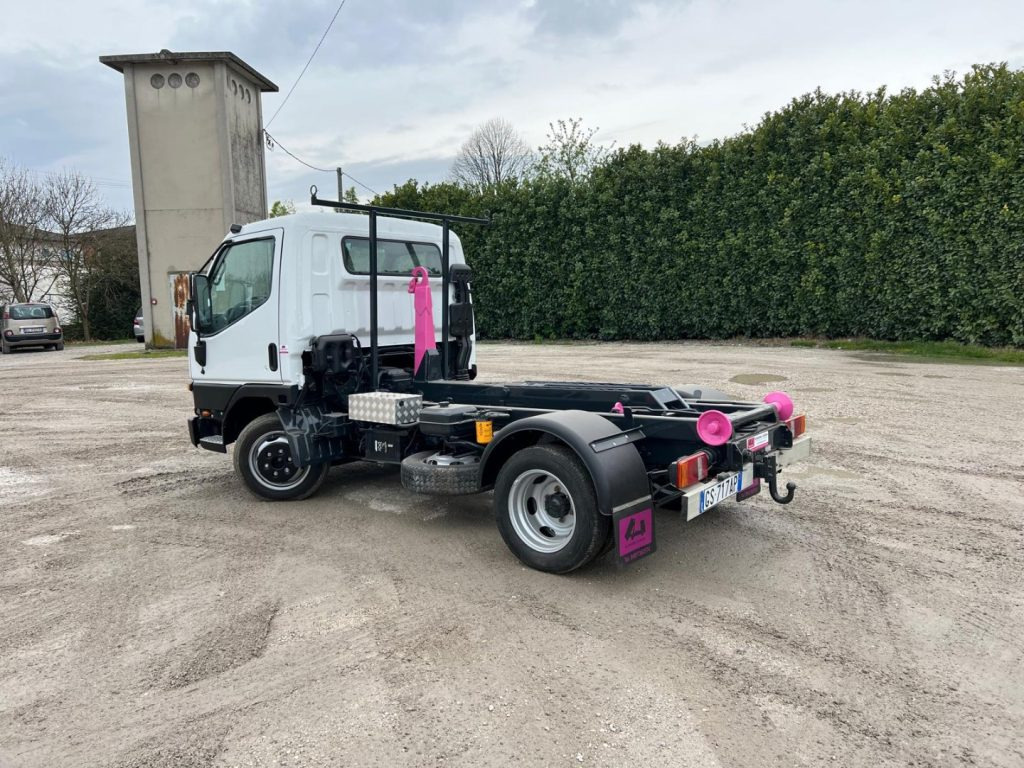 MITSUBISHI CANTER 3.0 SCARRABILE - Kamion sa hidrauličnom kukom: slika 4 MITSUBISHI CANTER 3.0 SCARRABILE - Kamion sa hidrauličnom kukom: slika 4