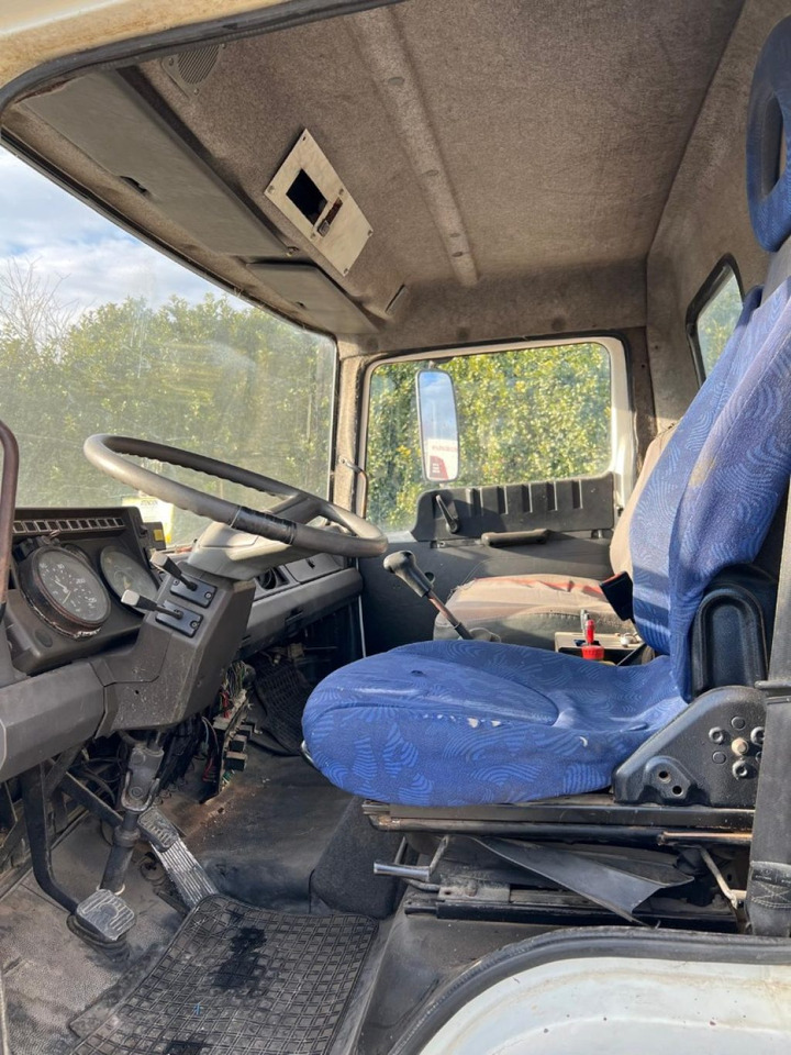 Kamion sa hidrauličnom kukom NISSAN 130/115 SCARRABILE: slika 8 Kamion sa hidrauličnom kukom NISSAN 130/115 SCARRABILE: slika 8