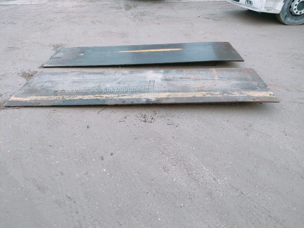 PEDANE IN FERRO PER CONTAINER - Karoserija i eksterijer za Izmenjivi sanduk/ Kontejner: slika 5 PEDANE IN FERRO PER CONTAINER - Karoserija i eksterijer za Izmenjivi sanduk/ Kontejner: slika 5