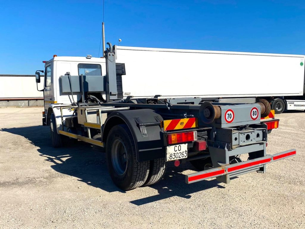 SCANIA H82 SCARRABILE BALESTRATO ANTERIORE E POSTE - Kamion sa hidrauličnom kukom: slika 5 SCANIA H82 SCARRABILE BALESTRATO ANTERIORE E POSTE - Kamion sa hidrauličnom kukom: slika 5