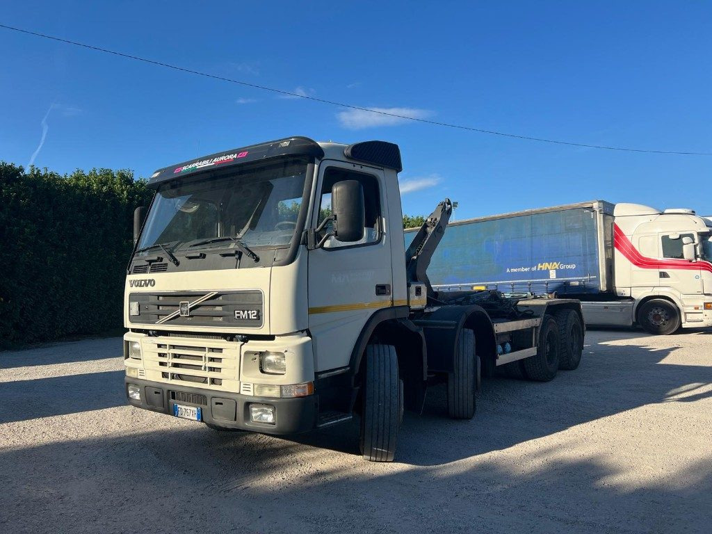 VOLVO FM12 SCARRABILE - Kamion sa hidrauličnom kukom: slika 1 VOLVO FM12 SCARRABILE - Kamion sa hidrauličnom kukom: slika 1