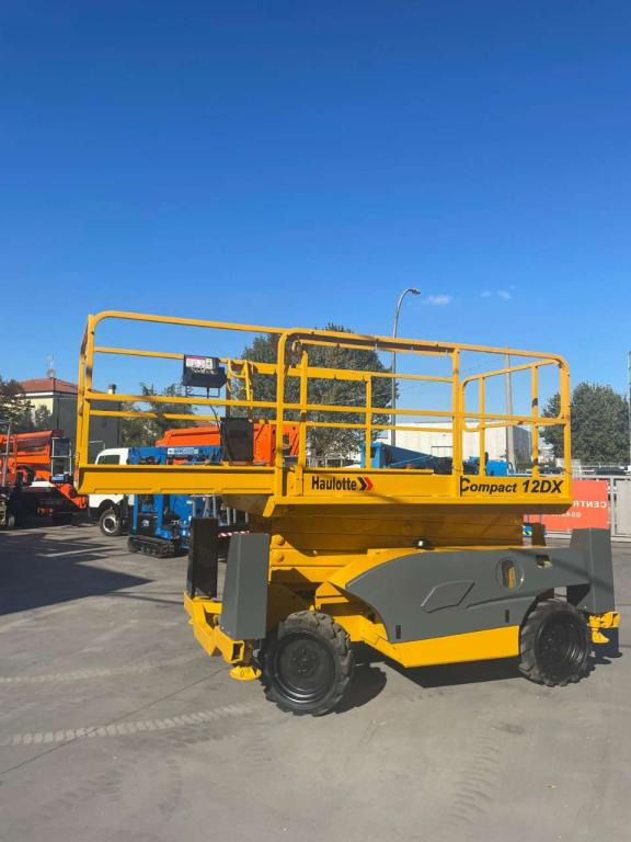 Haulotte COMPACT 12DX - Lift u obliku makaza: slika 1 Haulotte COMPACT 12DX - Lift u obliku makaza: slika 1