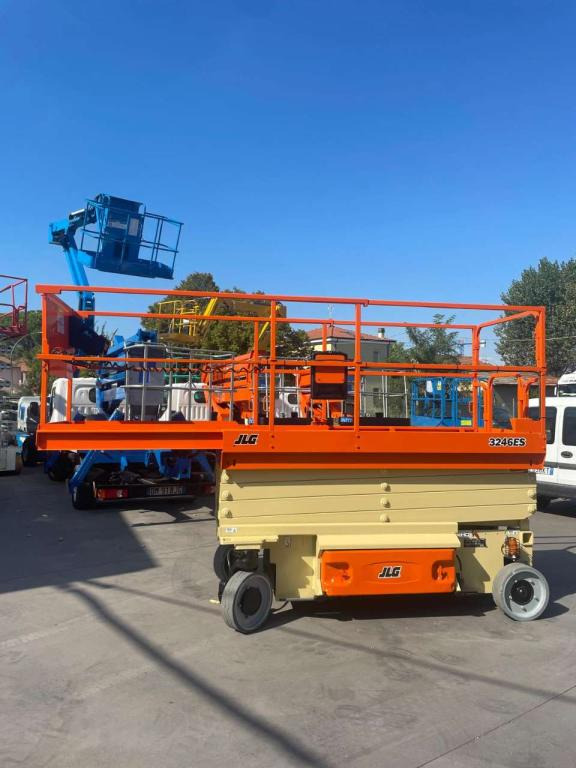 JLG 3246ES - Lift u obliku makaza: slika 1 JLG 3246ES - Lift u obliku makaza: slika 1