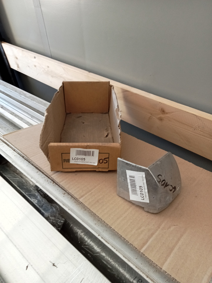 Trouillet COQUILLE FOURGON AVANT DROIT BAS - Karoserija i eksterijer: slika 1 Trouillet COQUILLE FOURGON AVANT DROIT BAS - Karoserija i eksterijer: slika 1