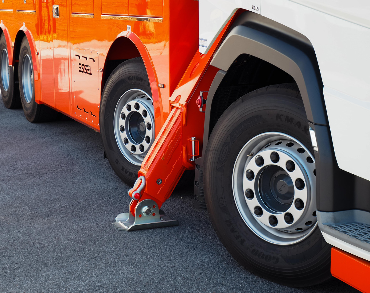 DAF530 FAD 8x4 T-REX 5- winches WHITE RHD - Šlep vozilo: slika 5 DAF530 FAD 8x4 T-REX 5- winches WHITE RHD - Šlep vozilo: slika 5