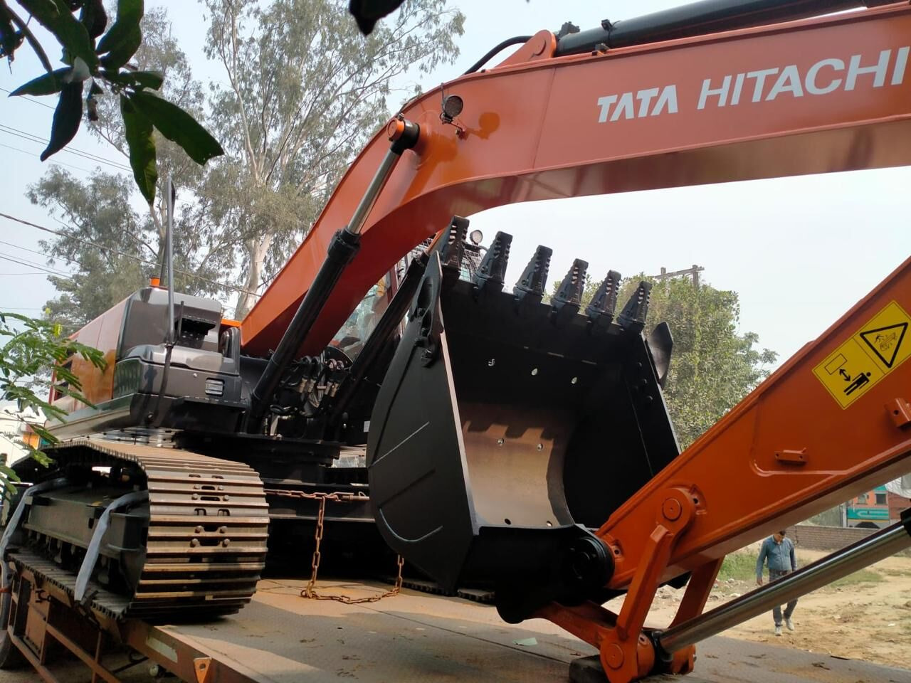 New Hitachi ZX220 LC tracked excavator - Bager guseničar: slika 1 New Hitachi ZX220 LC tracked excavator - Bager guseničar: slika 1
