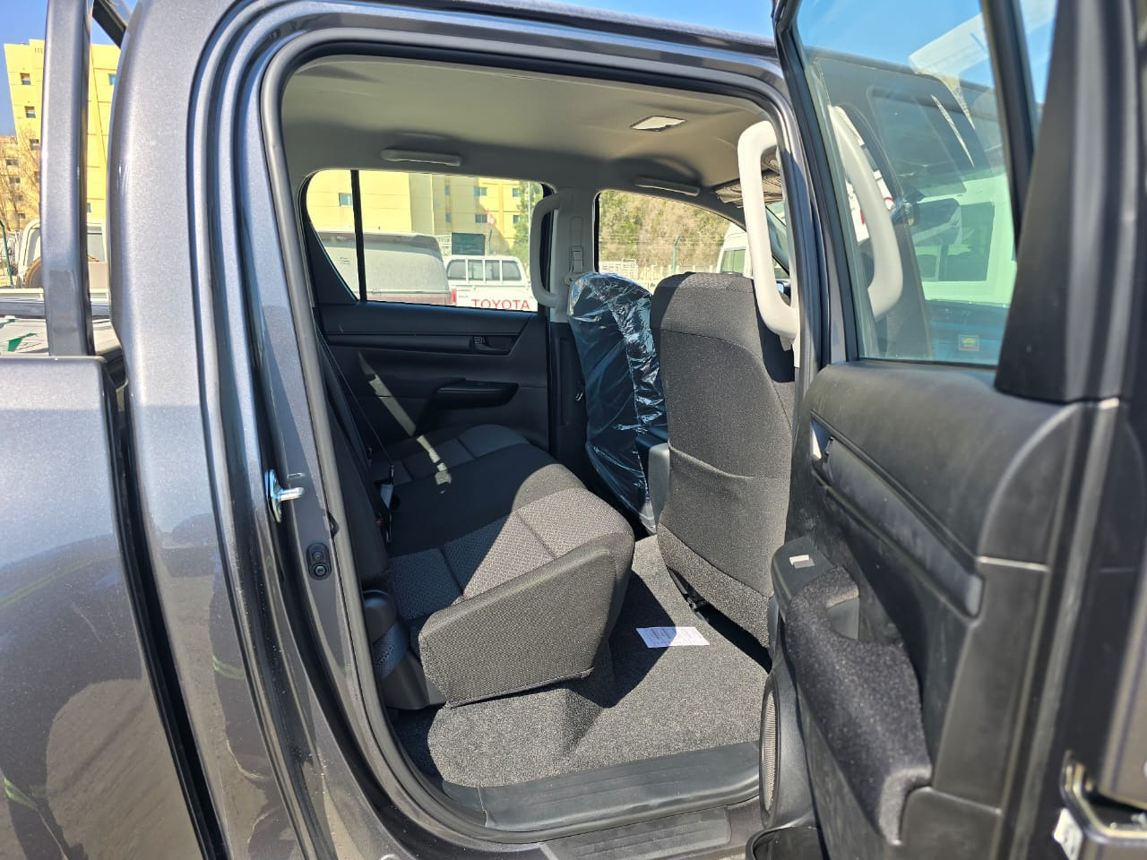 Novu Pikap, Dostavno vozilo sa duplom kabinom TOYOTA HILUX ACTIVE DOUBLE CAB: slika 6 Novu Pikap, Dostavno vozilo sa duplom kabinom TOYOTA HILUX ACTIVE DOUBLE CAB: slika 6