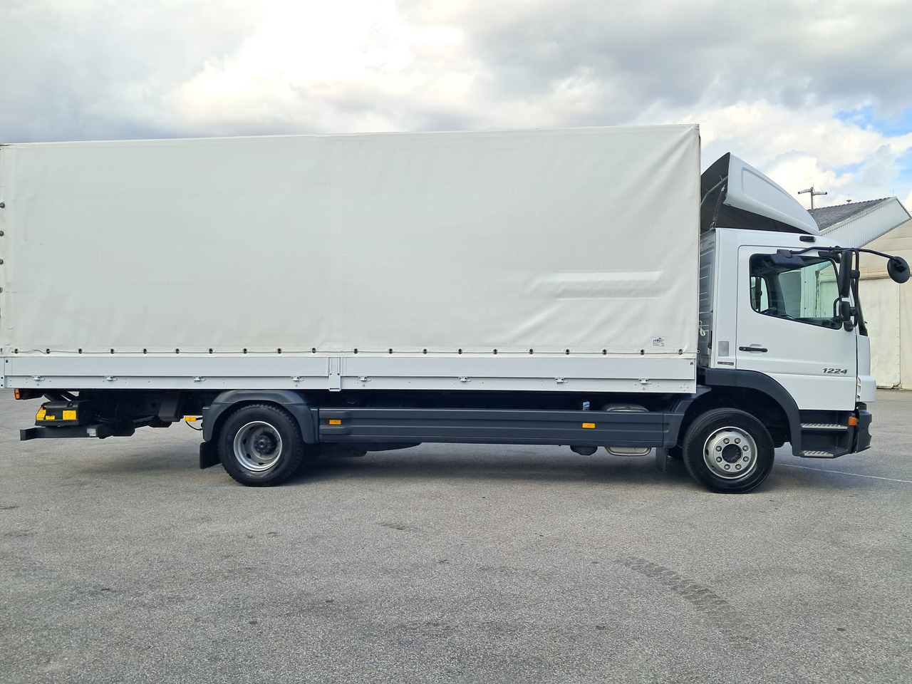 MERCEDES-BENZ ATEGO 12 24 Plane LBW | Klima | Schaltgetriebe - Kamion sa ceradom: slika 3 MERCEDES-BENZ ATEGO 12 24 Plane LBW | Klima | Schaltgetriebe - Kamion sa ceradom: slika 3