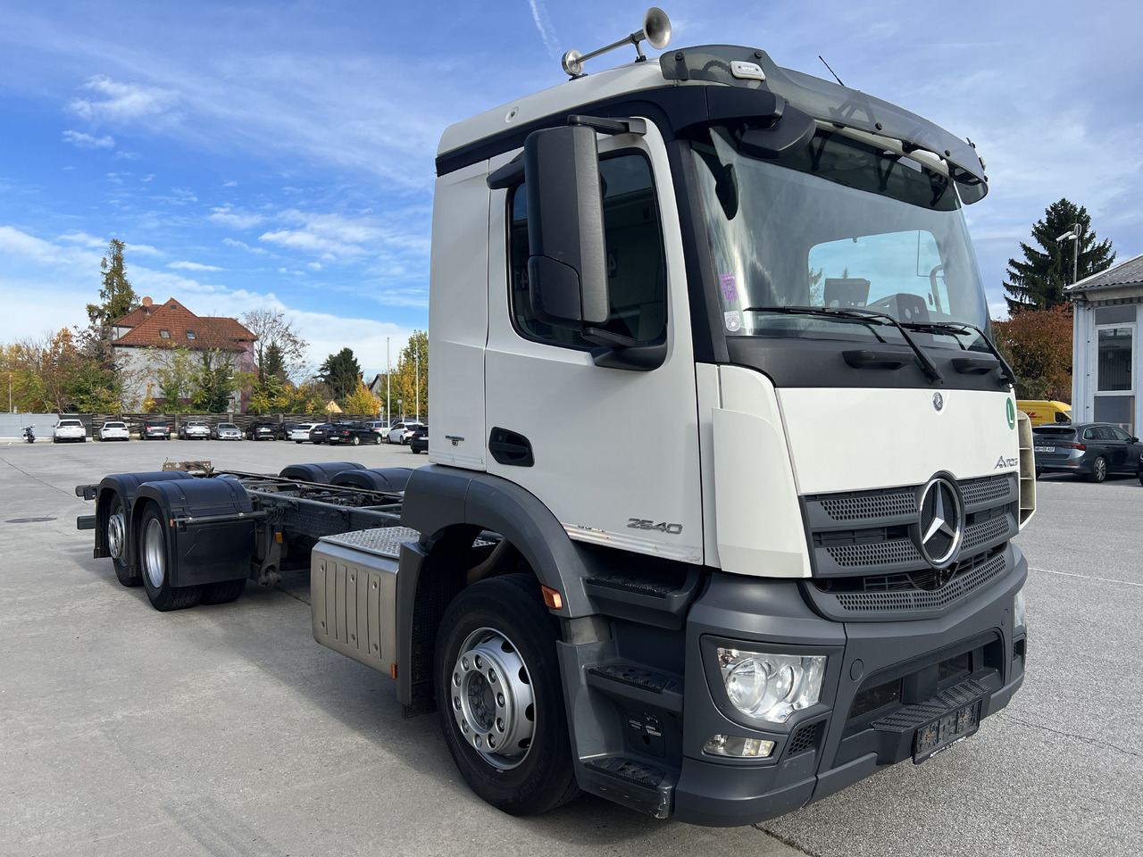 MERCEDES-BENZ Antos 25 40 | Standheizung | Klima | Liftachse - Kamion sa golom šasijom i zatvorenom kabinom: slika 2 MERCEDES-BENZ Antos 25 40 | Standheizung | Klima | Liftachse - Kamion sa golom šasijom i zatvorenom kabinom: slika 2