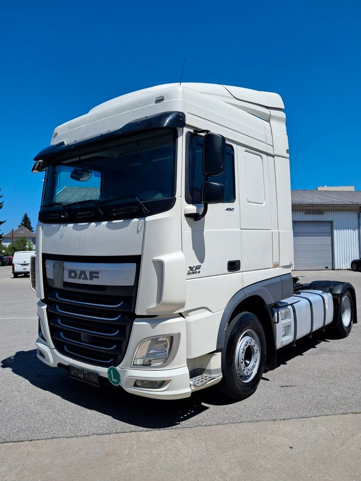 DAF XF 18.460 Schubboden | Klima | Retarder | Differ - Tegljač: slika 1 DAF XF 18.460 Schubboden | Klima | Retarder | Differ - Tegljač: slika 1