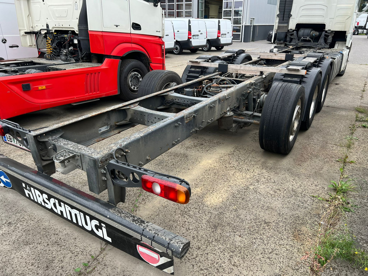 VOLVO FH 540 8x4 Fahrgestell - Kamion sa golom šasijom i zatvorenom kabinom: slika 4 VOLVO FH 540 8x4 Fahrgestell - Kamion sa golom šasijom i zatvorenom kabinom: slika 4