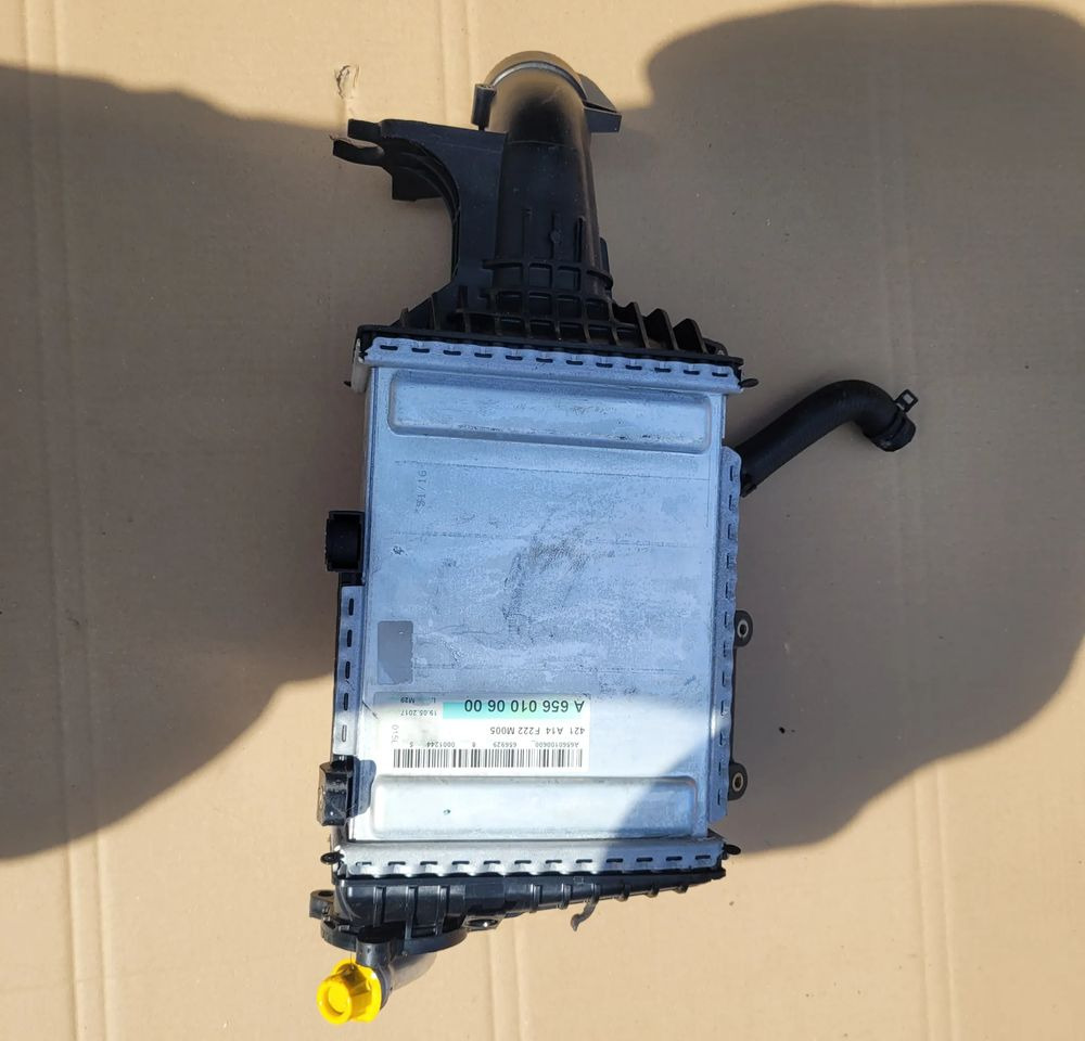 CHŁODNICA PŁYNU MERCEDES A6560100600 - Radijator: slika 1 CHŁODNICA PŁYNU MERCEDES A6560100600 - Radijator: slika 1