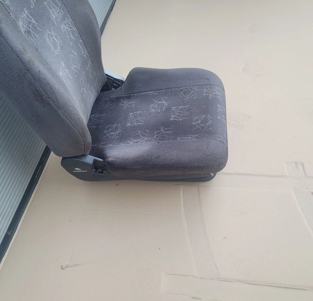 FOTEL KIEROWCY F2000 IVECO TRAKKER GRAMMER CHWALIM116 - Sedište za Kamion: slika 2 FOTEL KIEROWCY F2000 IVECO TRAKKER GRAMMER CHWALIM116 - Sedište za Kamion: slika 2