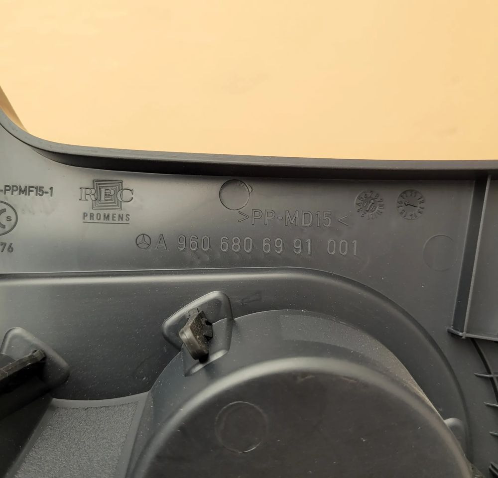 KONSOLA SCHOWRK MERCEDES ACTROS MP4 MP5 NOWY ORYGINAŁ A9606806991/001 CHWALIM116 - Komandna tabla za Kamion: slika 3 KONSOLA SCHOWRK MERCEDES ACTROS MP4 MP5 NOWY ORYGINAŁ A9606806991/001 CHWALIM116 - Komandna tabla za Kamion: slika 3