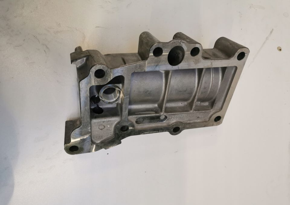 OBUDOWA FILTRA OLEJU VOLVO RENAULT 21426924 - Filter za ulje za Kamion: slika 2 OBUDOWA FILTRA OLEJU VOLVO RENAULT 21426924 - Filter za ulje za Kamion: slika 2