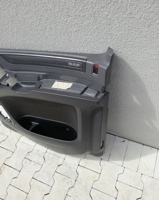 TAPICERKA BOCZEK DRZWI DAF XF 106 RH 1679386 - Vrata i delovi za Kamion: slika 3 TAPICERKA BOCZEK DRZWI DAF XF 106 RH 1679386 - Vrata i delovi za Kamion: slika 3