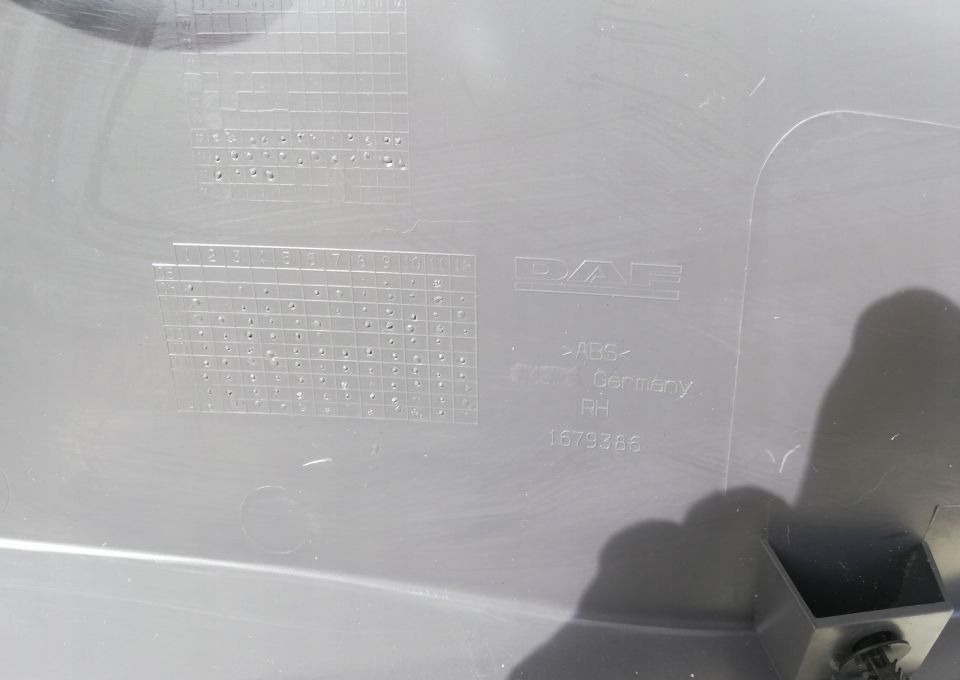 TAPICERKA BOCZEK DRZWI DAF XF 106 RH 1679386 - Vrata i delovi za Kamion: slika 5 TAPICERKA BOCZEK DRZWI DAF XF 106 RH 1679386 - Vrata i delovi za Kamion: slika 5