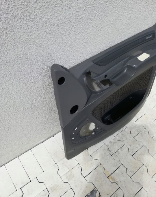 TAPICERKA BOCZEK DRZWI DAF XF 106 RH 1679386 - Vrata i delovi za Kamion: slika 2 TAPICERKA BOCZEK DRZWI DAF XF 106 RH 1679386 - Vrata i delovi za Kamion: slika 2