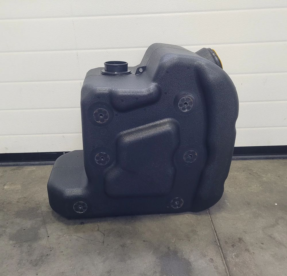 ZBIORNIK AD BULE VOLVO FH4 LOW DECK OM 23251717 CHWALIM116 - Rezervoar za AdBlue tečnost za Kamion: slika 2 ZBIORNIK AD BULE VOLVO FH4 LOW DECK OM 23251717 CHWALIM116 - Rezervoar za AdBlue tečnost za Kamion: slika 2