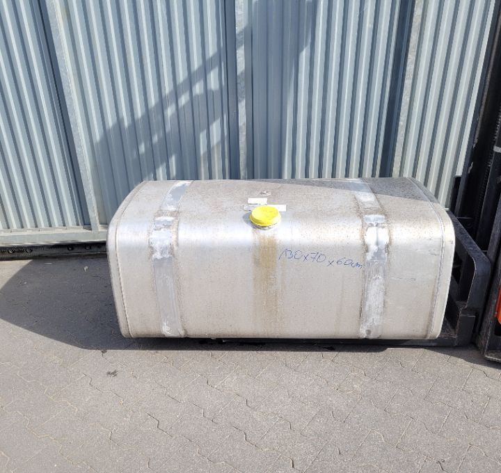 ZBIORNIK PALIWA MAN 480l 81.12201-6842 - Rezervoar za gorivo za Kamion: slika 1 ZBIORNIK PALIWA MAN 480l 81.12201-6842 - Rezervoar za gorivo za Kamion: slika 1