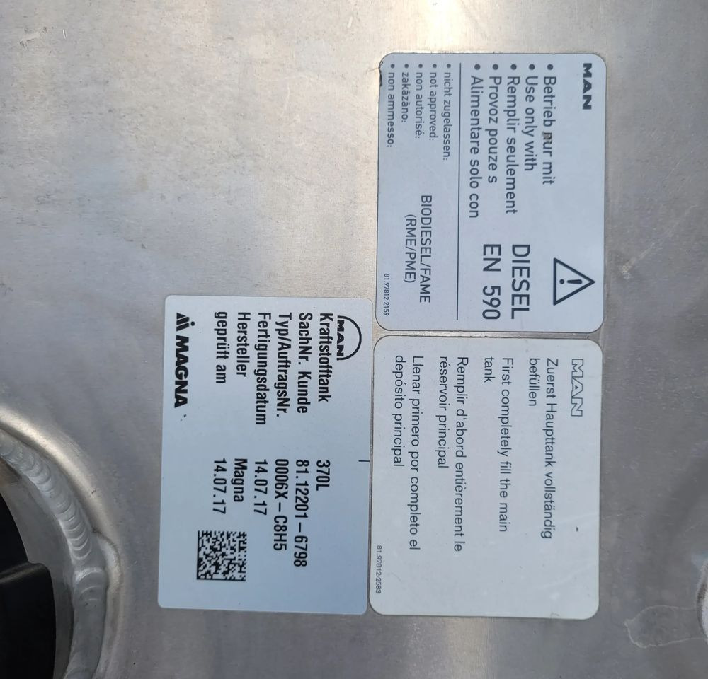 ZBIORNIK PALIWA MAN TGX 370L 81.12201-6798 100X63X68CM - Rezervoar za gorivo za Kamion: slika 5 ZBIORNIK PALIWA MAN TGX 370L 81.12201-6798 100X63X68CM - Rezervoar za gorivo za Kamion: slika 5