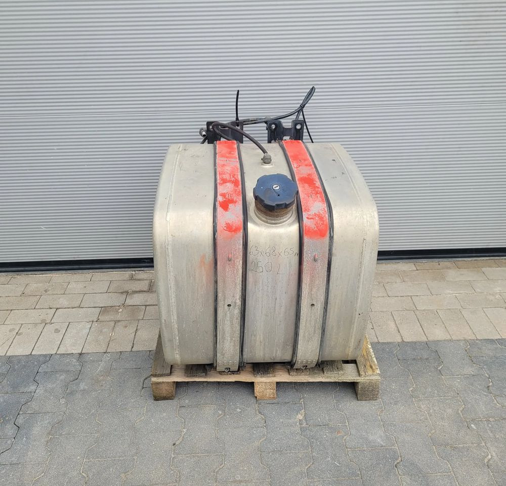 ZBIORNIK PALIWA MAN TGX TGS TGA 250L 63X68X65CM - Rezervoar za gorivo za Kamion: slika 1 ZBIORNIK PALIWA MAN TGX TGS TGA 250L 63X68X65CM - Rezervoar za gorivo za Kamion: slika 1