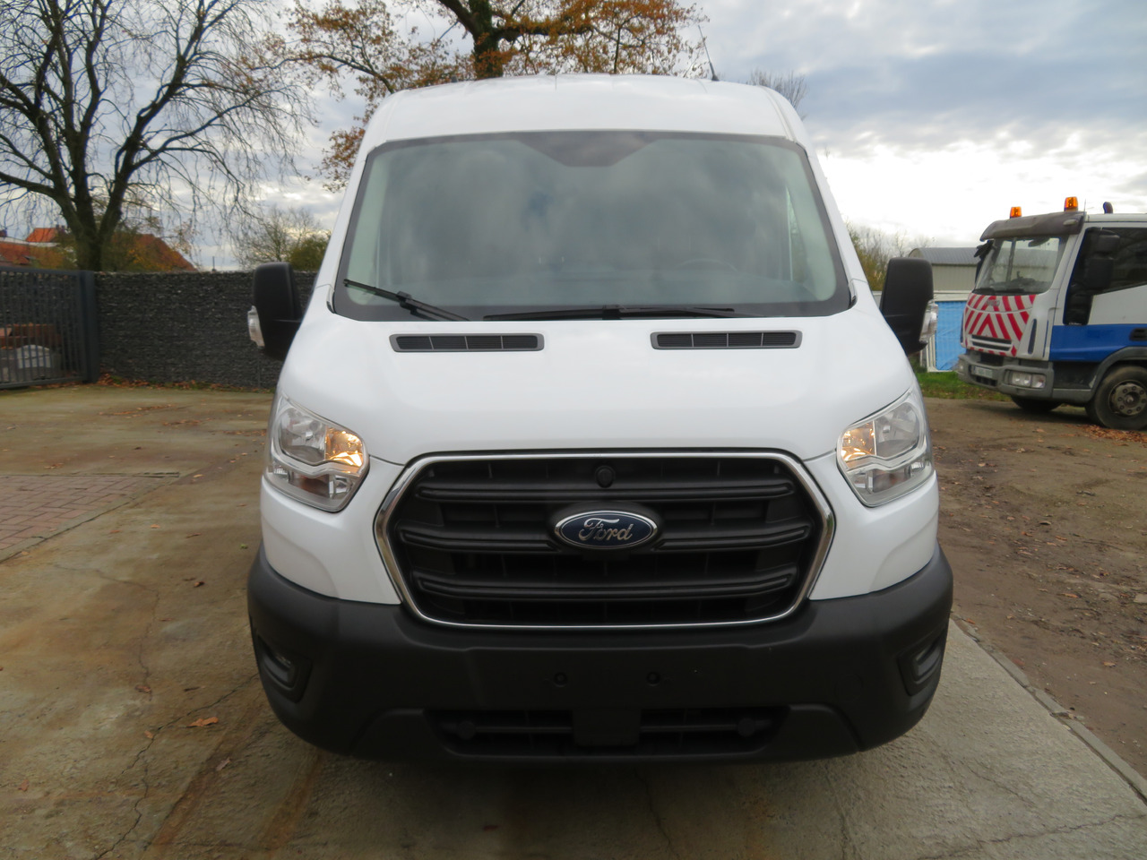 Ford Transit 2.0TDCi TREND - L2H2 - Furgon: slika 2 Ford Transit 2.0TDCi TREND - L2H2 - Furgon: slika 2
