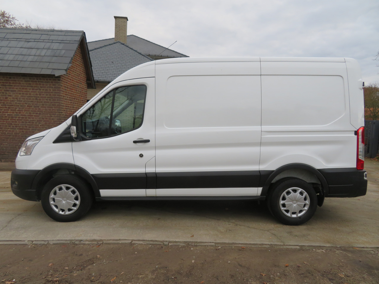 Ford Transit 2.0TDCi TREND - L2H2 - Furgon: slika 4 Ford Transit 2.0TDCi TREND - L2H2 - Furgon: slika 4