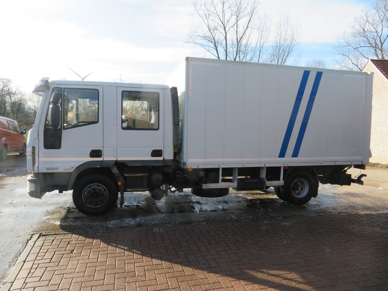 Iveco Eurocargo ML90E18 - Kamion sa zatvorenim sandukom: slika 4 Iveco Eurocargo ML90E18 - Kamion sa zatvorenim sandukom: slika 4