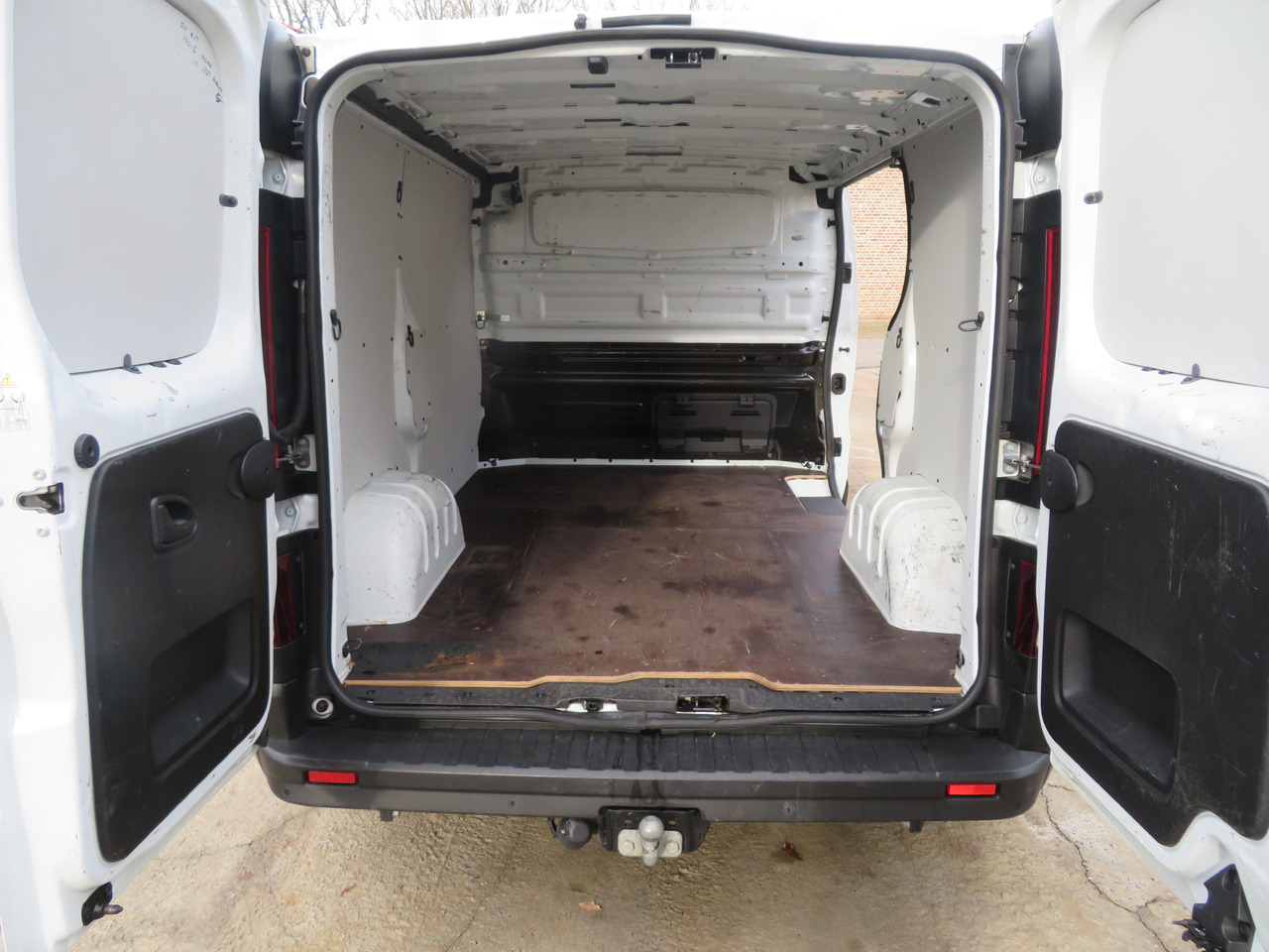 Lizing Renault Trafic 1.6dCi L1H1 Renault Trafic 1.6dCi L1H1: slika 10 Lizing Renault Trafic 1.6dCi L1H1 Renault Trafic 1.6dCi L1H1: slika 10