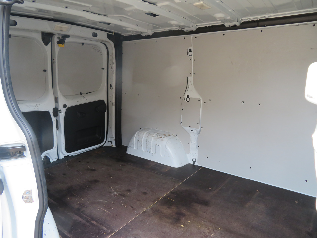 Lizing Renault Trafic 1.6dCi L1H1 Renault Trafic 1.6dCi L1H1: slika 9 Lizing Renault Trafic 1.6dCi L1H1 Renault Trafic 1.6dCi L1H1: slika 9