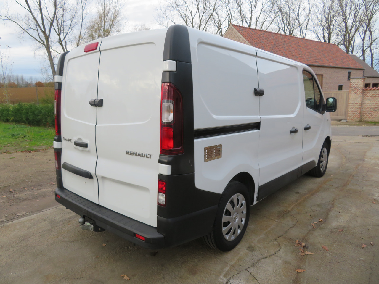 Lizing Renault Trafic 1.6dCi L1H1 Renault Trafic 1.6dCi L1H1: slika 7 Lizing Renault Trafic 1.6dCi L1H1 Renault Trafic 1.6dCi L1H1: slika 7