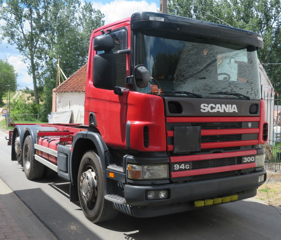 Scania 94 GB 6X2 - Kamion sa golom šasijom i zatvorenom kabinom: slika 1 Scania 94 GB 6X2 - Kamion sa golom šasijom i zatvorenom kabinom: slika 1
