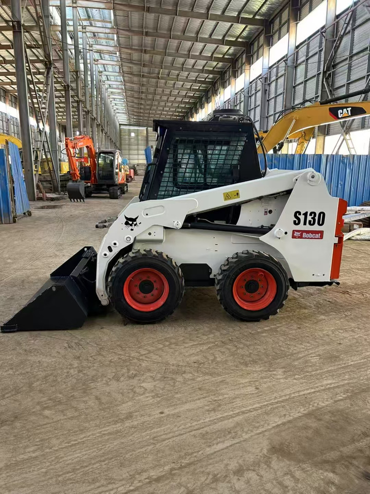 BOBCAT Skid Steer Loader S130 - Mini utovarivač: slika 1 BOBCAT Skid Steer Loader S130 - Mini utovarivač: slika 1