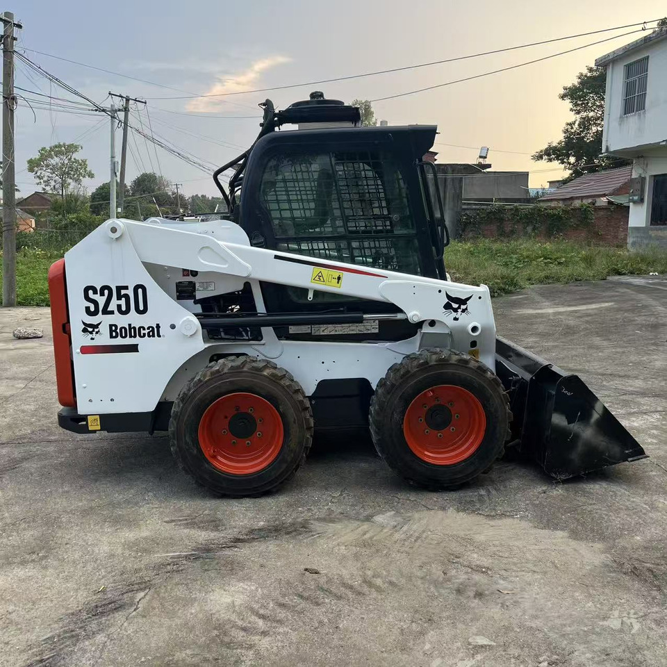 BOBCAT Skid Steer Loader S250 New Condition Hours True - Mini utovarivač: slika 2 BOBCAT Skid Steer Loader S250 New Condition Hours True - Mini utovarivač: slika 2