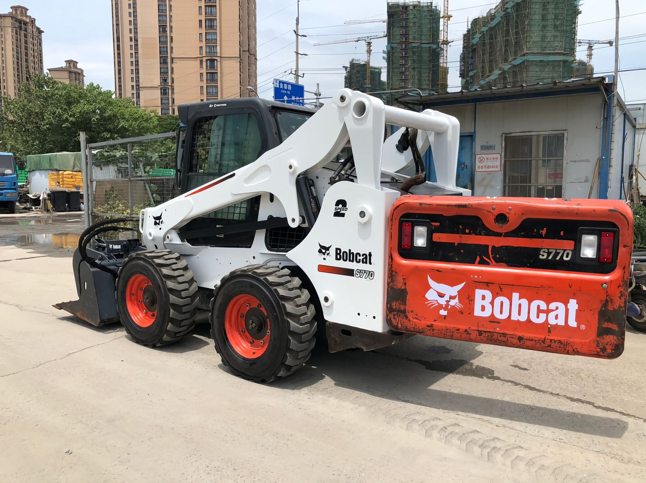 BOBCAT Skid Steer Loader S770 Click for Discount - Mini utovarivač: slika 1 BOBCAT Skid Steer Loader S770 Click for Discount - Mini utovarivač: slika 1