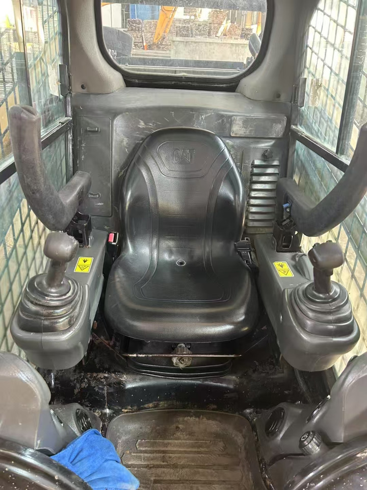 CATERPILLAR CAT260D Skid Steer Loader - Mini utovarivač: slika 4 CATERPILLAR CAT260D Skid Steer Loader - Mini utovarivač: slika 4