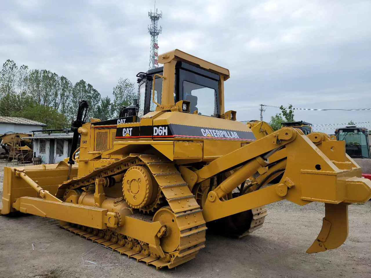 CATERPILLAR D6H - Buldožer: slika 4 CATERPILLAR D6H - Buldožer: slika 4