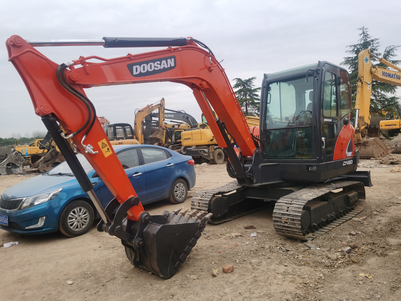 DOOSAN DX60 - Bager guseničar: slika 1 DOOSAN DX60 - Bager guseničar: slika 1