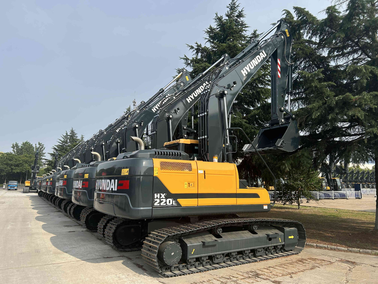 HYUNDAI Excavator HX220 Click Here for Discount - Bager: slika 3 HYUNDAI Excavator HX220 Click Here for Discount - Bager: slika 3